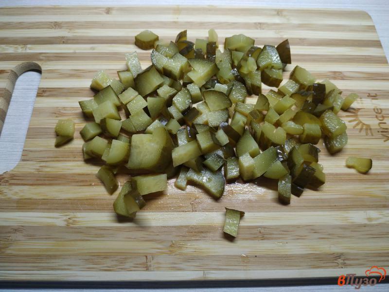 Фото приготовление рецепта: Оливье с замороженым зелёным горошком шаг №4