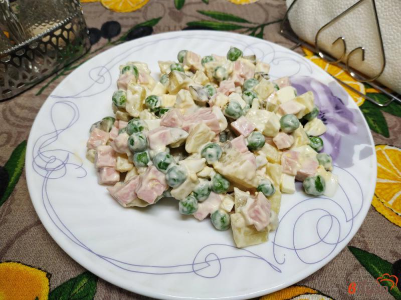 Фото приготовление рецепта: Оливье с замороженым зелёным горошком шаг №7