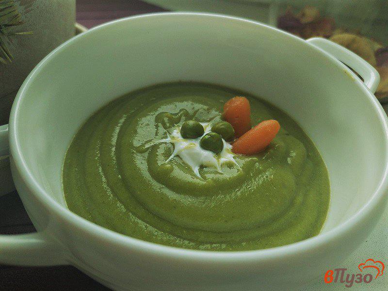 Фото приготовление рецепта: Суп-пюре из брокколи и зеленого горошка для деток шаг №8