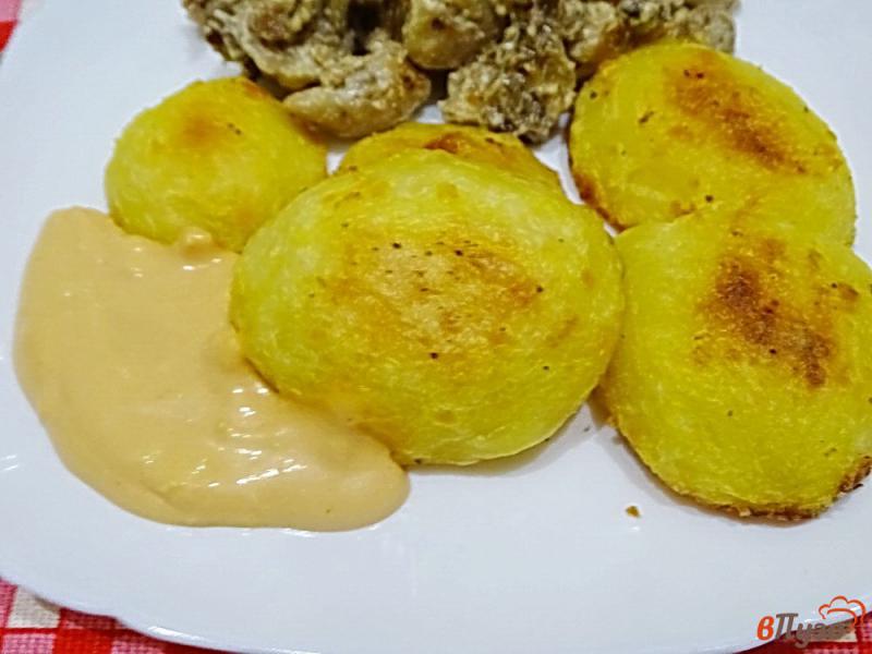 Фото приготовление рецепта: Картофель запеченный с острым соусом шаг №7