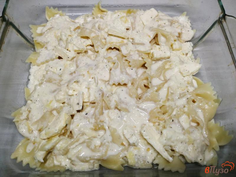 Фото приготовление рецепта: Паста фарфалле запеченая с сыром шаг №8