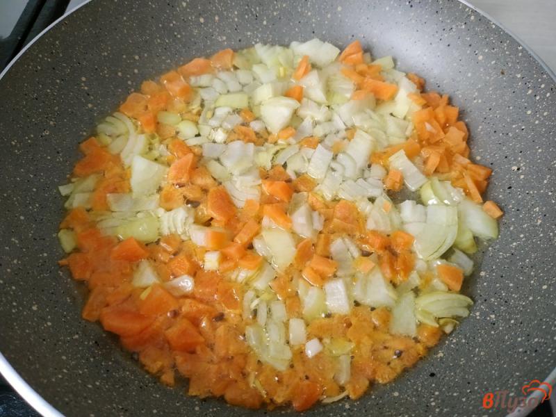 Фото приготовление рецепта: Томатный суп с фасолью шаг №4