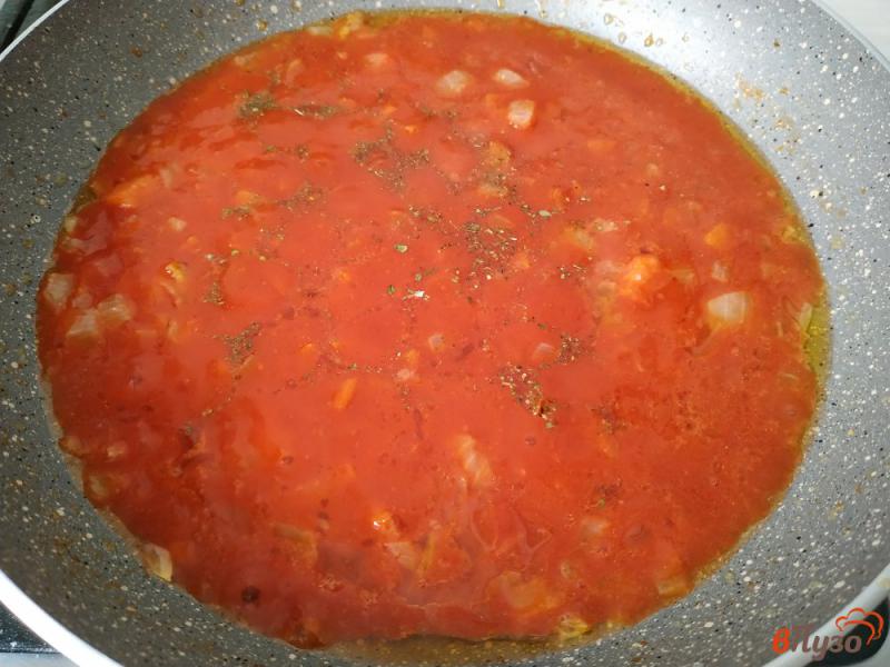 Фото приготовление рецепта: Томатный суп с фасолью шаг №6
