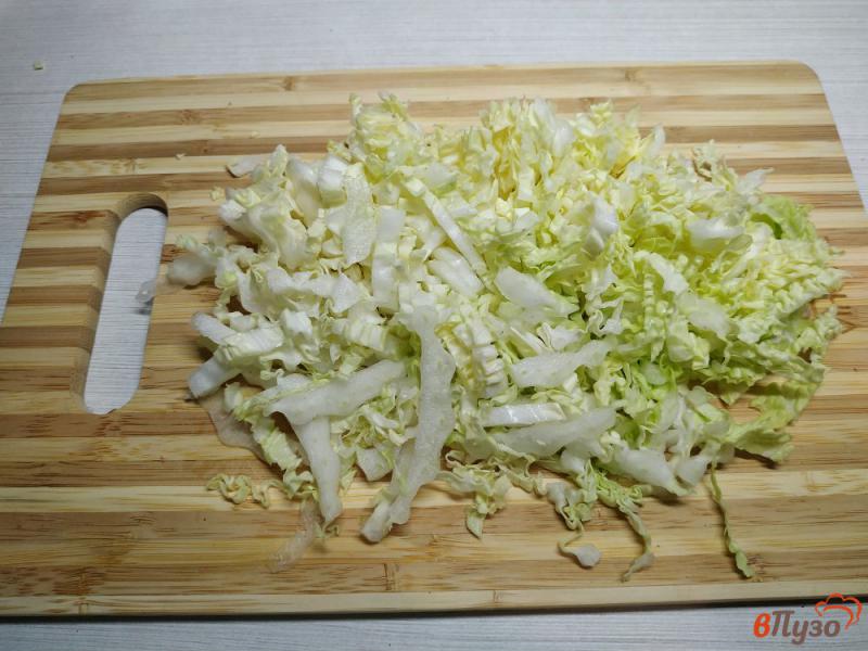 Фото приготовление рецепта: Салат с пекинской капустой и арахисом шаг №1