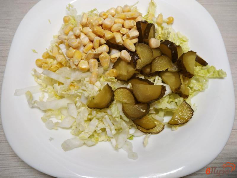 Фото приготовление рецепта: Салат с пекинской капустой и арахисом шаг №3