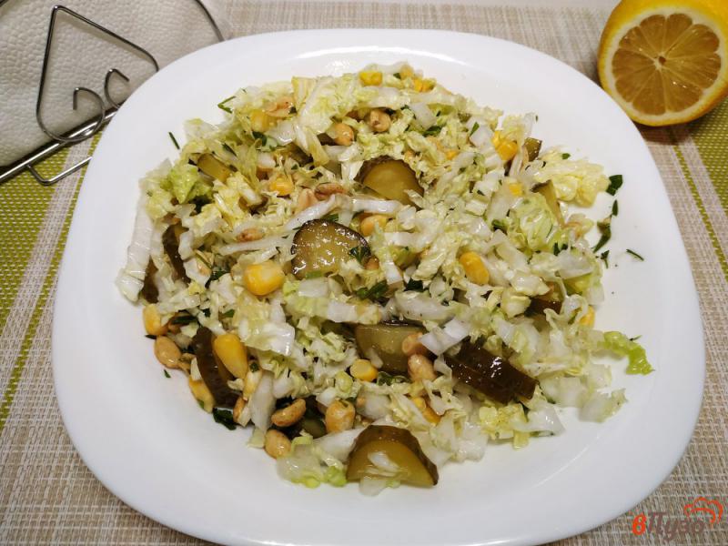 Фото приготовление рецепта: Салат с пекинской капустой и арахисом шаг №5