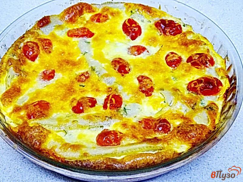 Фото приготовление рецепта: Запеканка с тилапией помидорами и яйцами шаг №8