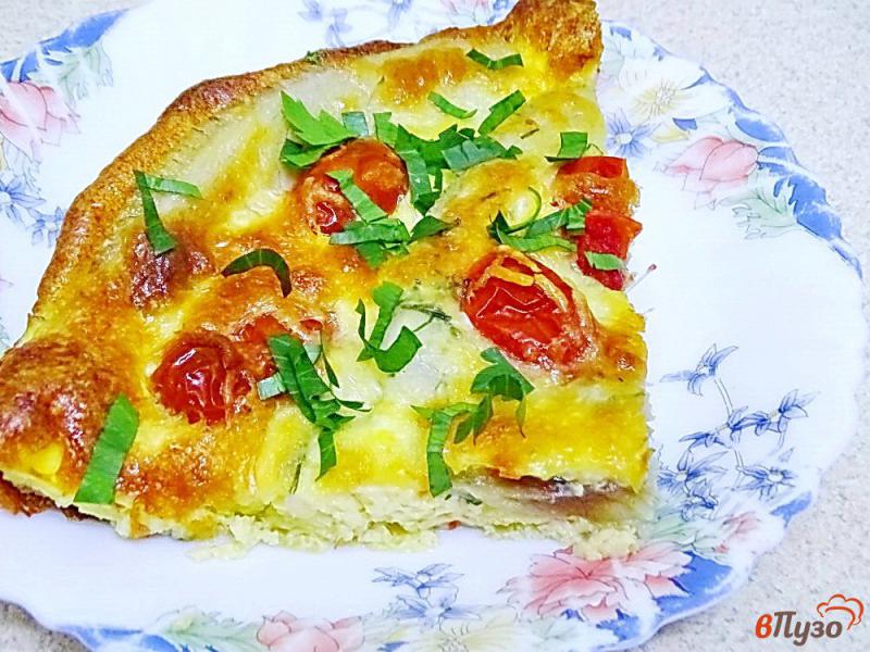 Фото приготовление рецепта: Запеканка с тилапией помидорами и яйцами шаг №9