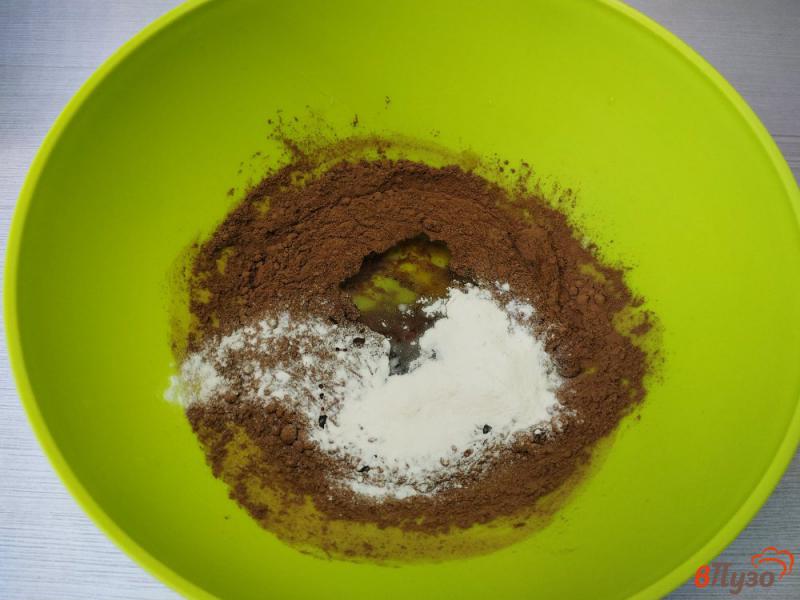 Фото приготовление рецепта: Шоколадное галетное печенье шаг №2
