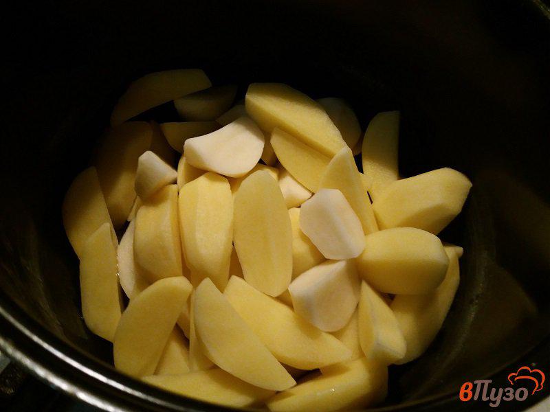 Фото приготовление рецепта: Картофель запеченный в мультиварке шаг №4