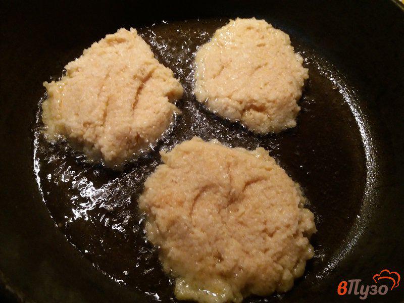 Фото приготовление рецепта: Драники из картофеля без муки и яиц шаг №6