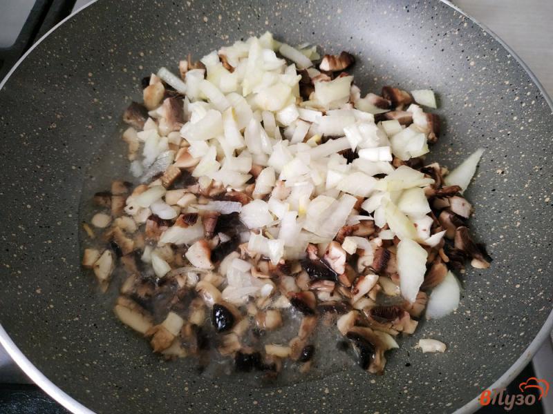 Фото приготовление рецепта: Наггетсы куриные с грибами шаг №3