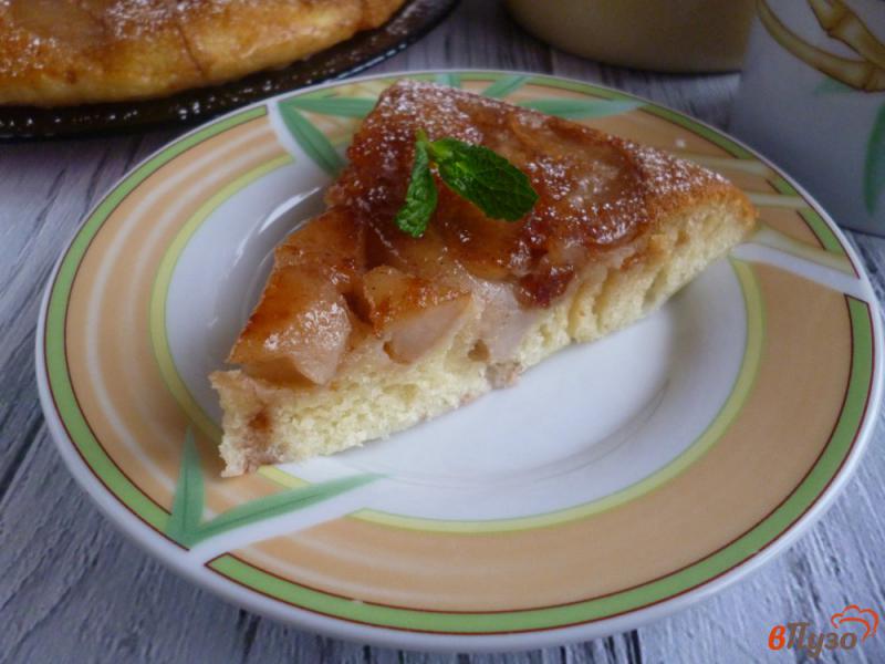Фото приготовление рецепта: Яблочный пирог на сковороде шаг №10