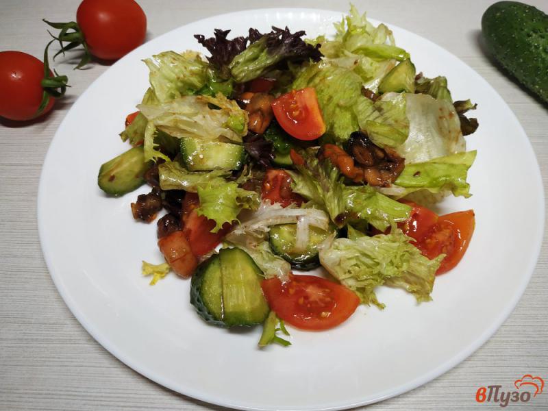 Фото приготовление рецепта: Греческий салат из морепродуктов шаг №7