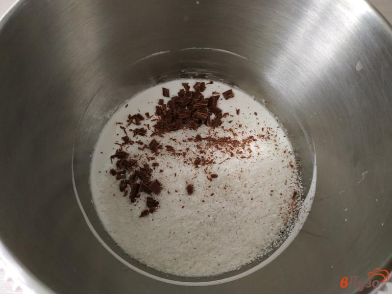Фото приготовление рецепта: Кокосовое печенье с шоколадом шаг №4