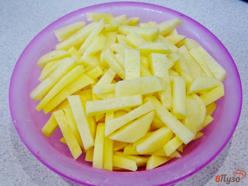 Фото приготовление рецепта: Картофель жареный с вешенками шаг №3