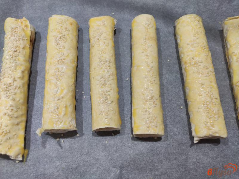 Фото приготовление рецепта: Трубочки из лаваша с творогом и сыром шаг №6