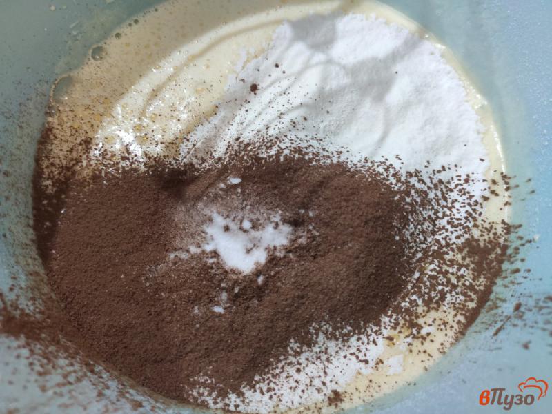 Фото приготовление рецепта: Кексы на сметане с какао шаг №3
