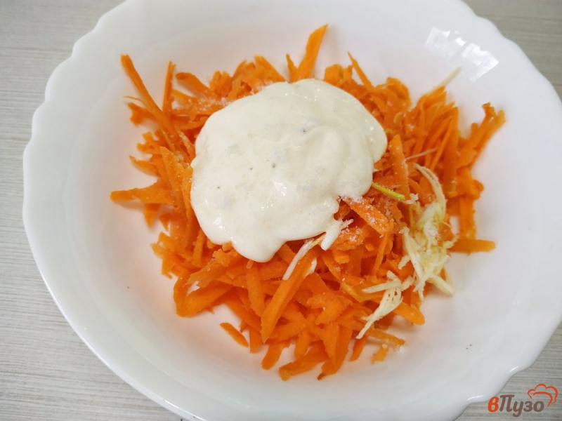 Фото приготовление рецепта: Фаршированные яйца морковью с чесноком шаг №3