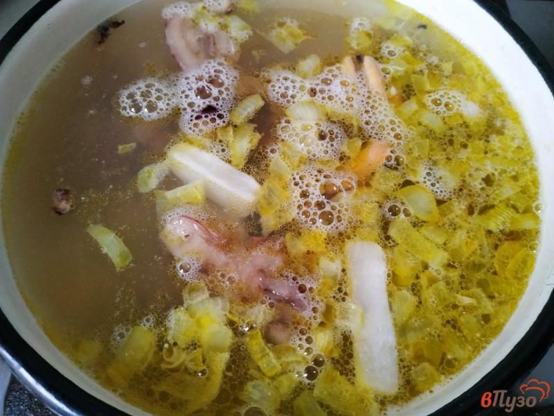 Фото приготовление рецепта: Суп из морепродуктов шаг №7