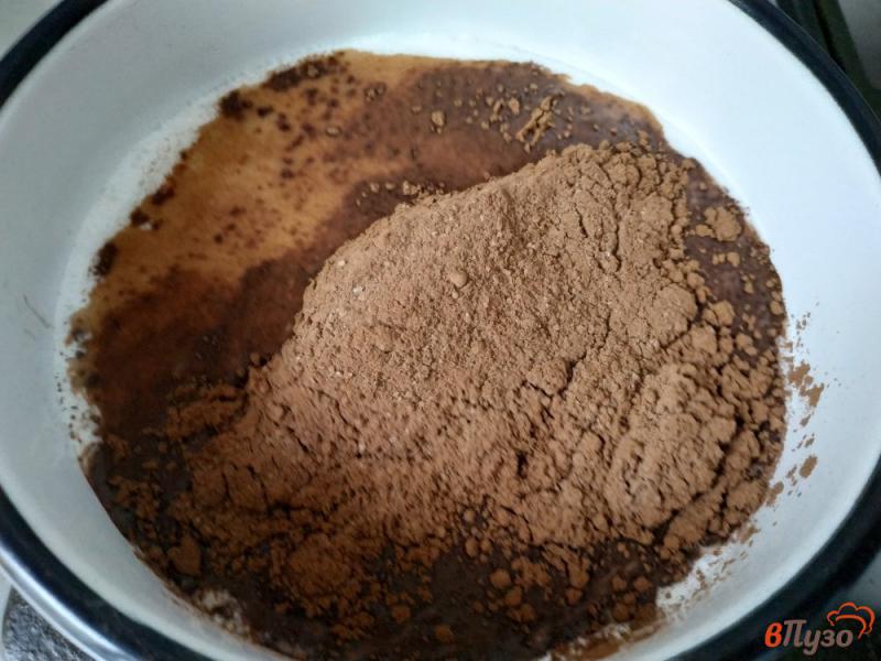 Фото приготовление рецепта: Шоколадная манка с муссом из кефира шаг №4