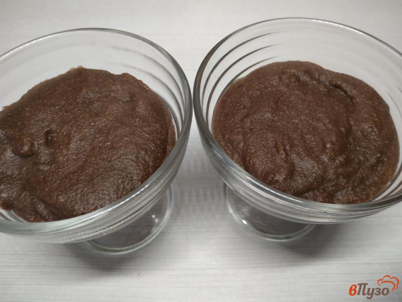 Фото приготовление рецепта: Шоколадная манка с муссом из кефира шаг №6