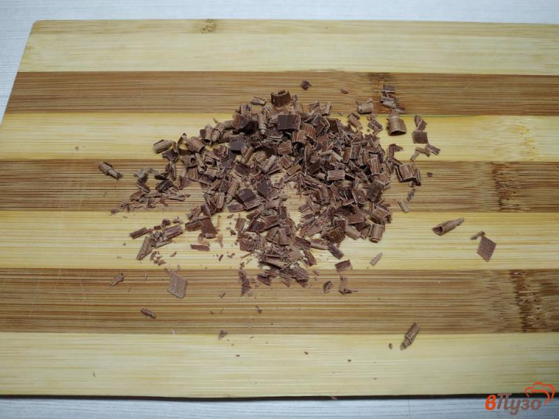 Фото приготовление рецепта: Шоколадная манка с муссом из кефира шаг №10