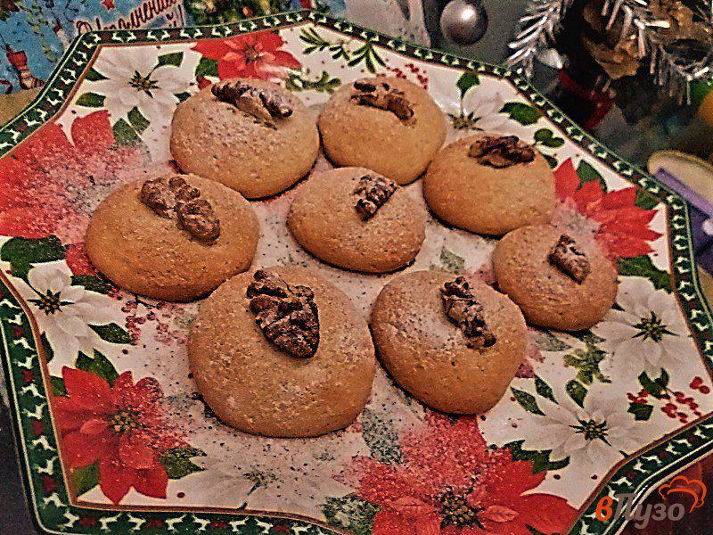 Фото приготовление рецепта: Песочное печенье с грецкими орехами шаг №7