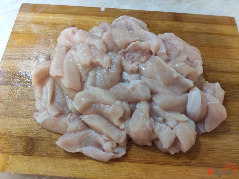 Фото приготовление рецепта: Куриное филе с соевым соусом в сметане шаг №1