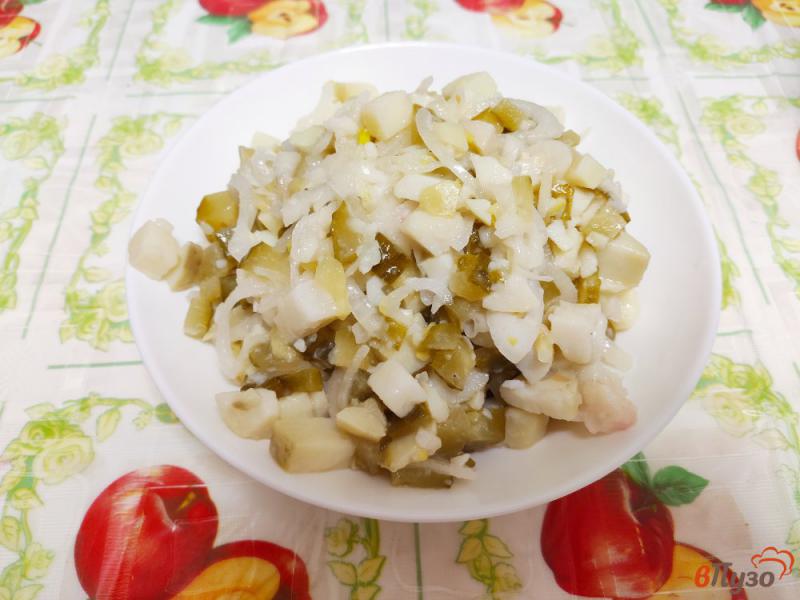 Фото приготовление рецепта: Картофельный салат с маринованным луком шаг №9