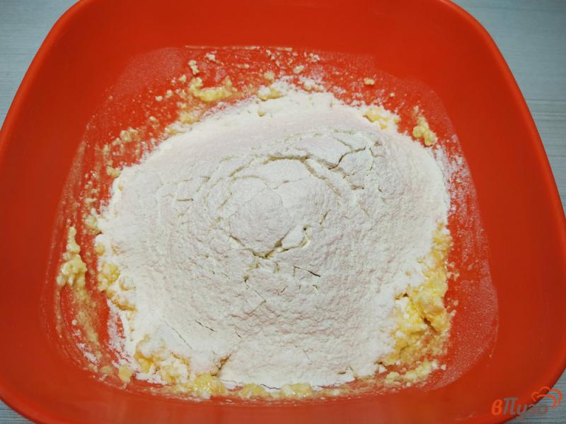 Фото приготовление рецепта: Песочное печенье на желтках шаг №4