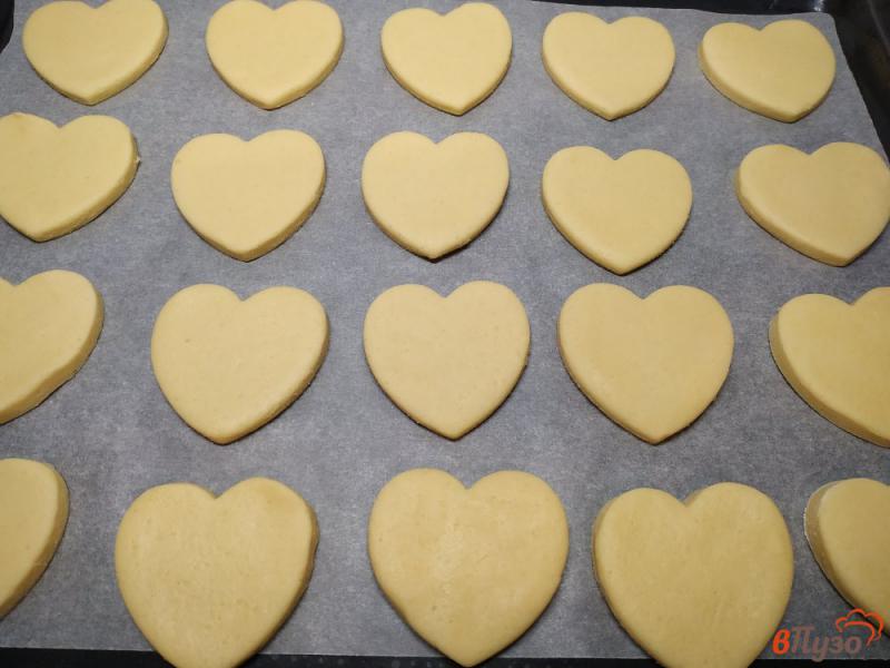 Фото приготовление рецепта: Песочное печенье на желтках шаг №7