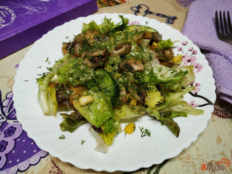 Фото приготовление рецепта: Лёгкий салат с грибами шаг №7