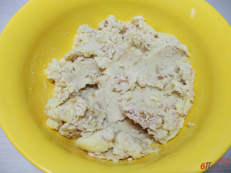 Фото приготовление рецепта: Вареники с картофелем и куриным мясом впрок шаг №8