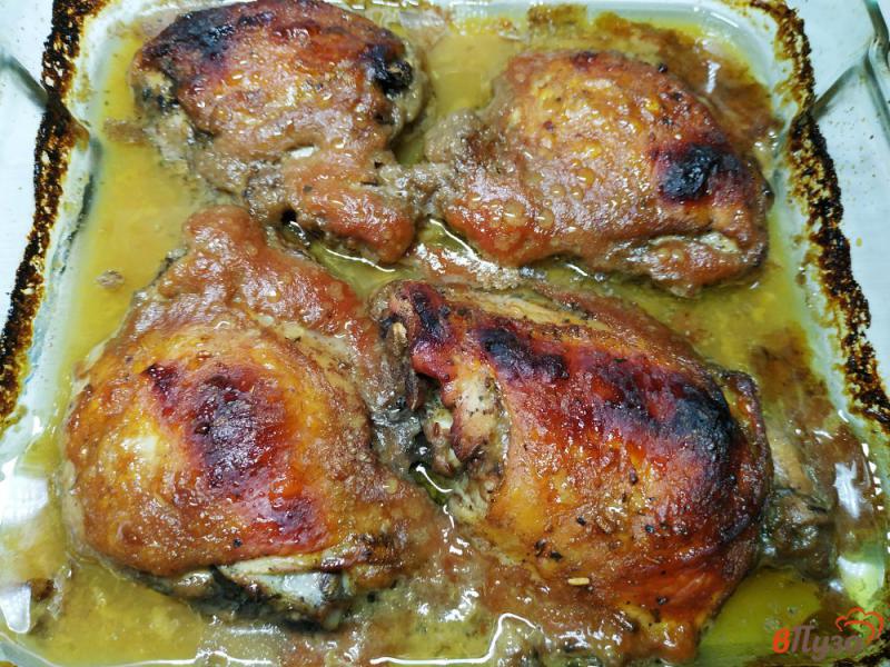 Фото приготовление рецепта: Куриные бедра в сливовом соусе шаг №7
