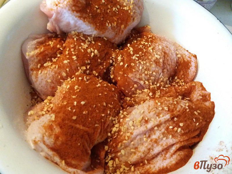 Фото приготовление рецепта: Запечённые куриные бёдра в маринаде шаг №2