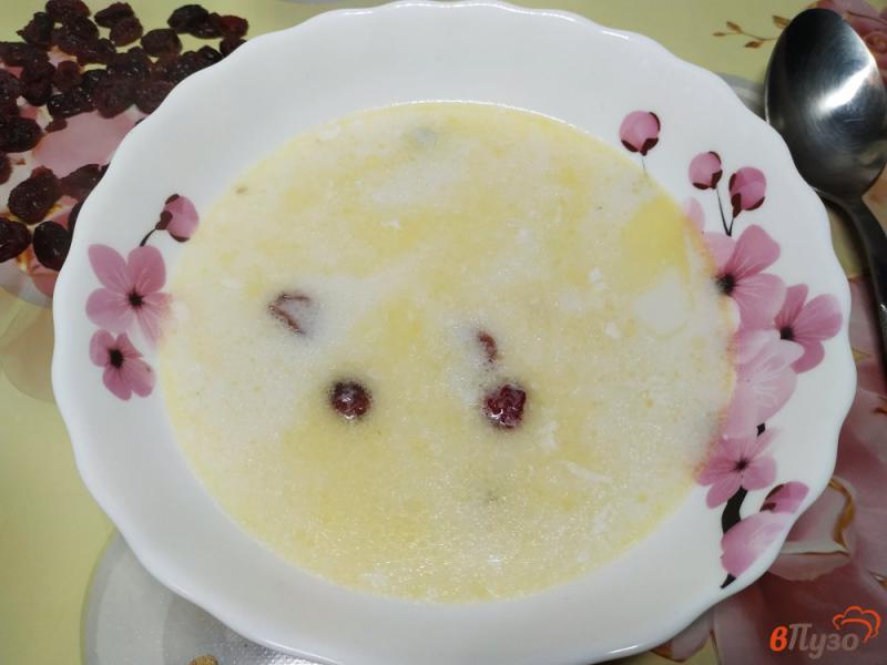 Фото приготовление рецепта: Молочный суп с рисом и вяленой клюквой шаг №5