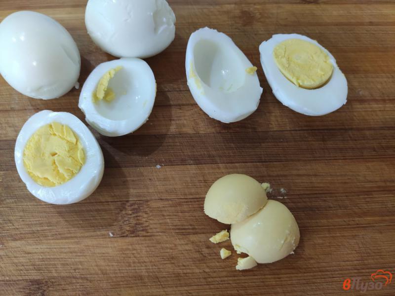 Фото приготовление рецепта: Яйца фаршированные сыром шаг №1