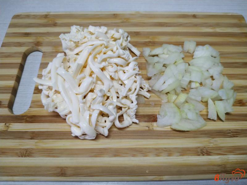 Фото приготовление рецепта: Картофель тушёный с кукурузой шаг №2