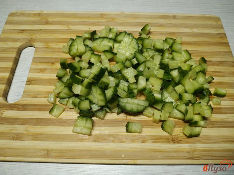 Фото приготовление рецепта: Салат с мивиной и крабовыми палочками шаг №5