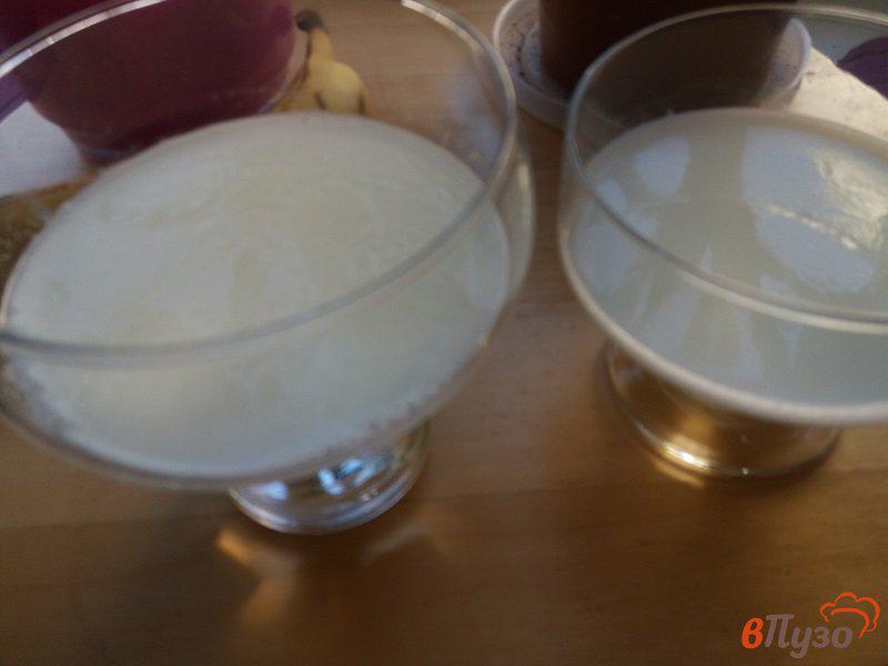 Фото приготовление рецепта: Клубнично - молочное желе шаг №3