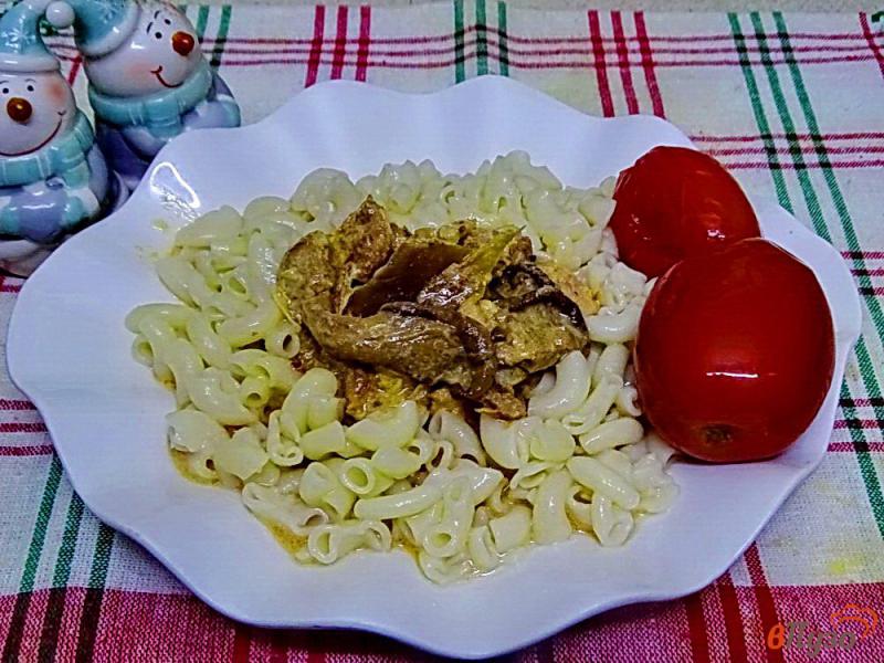 Фото приготовление рецепта: Свинина с грибами, сметаной и соевым соусом шаг №11