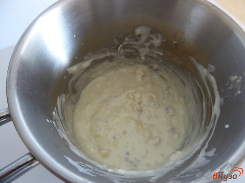 Фото приготовление рецепта: Тосты с горгонзолой и грушами шаг №4