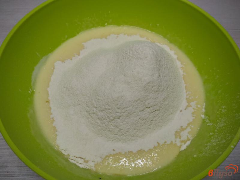Фото приготовление рецепта: Кексы на йогурте шаг №4