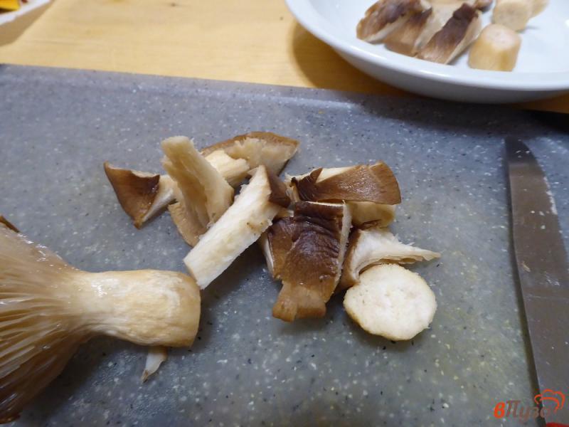 Фото приготовление рецепта: Крем-суп тыквенный со свежими грибами и сладким перцем шаг №5