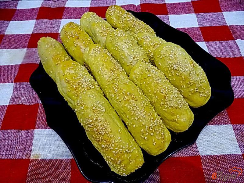 Фото приготовление рецепта: Запеченные сосиски в картофельном тесте шаг №9