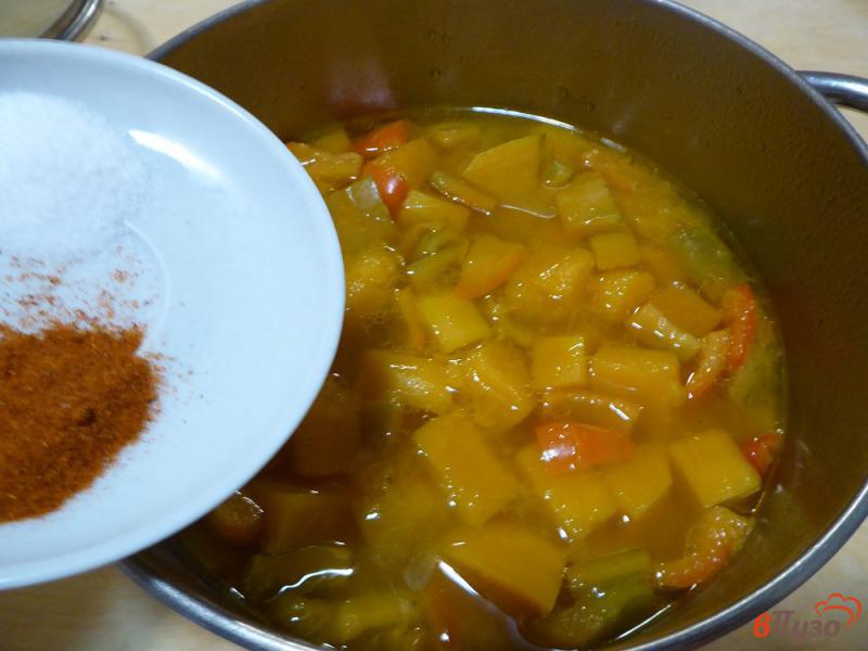 Фото приготовление рецепта: Крем-суп тыквенный со свежими грибами и сладким перцем шаг №8