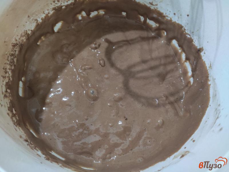 Фото приготовление рецепта: Шоколадно творожный пирог шаг №4