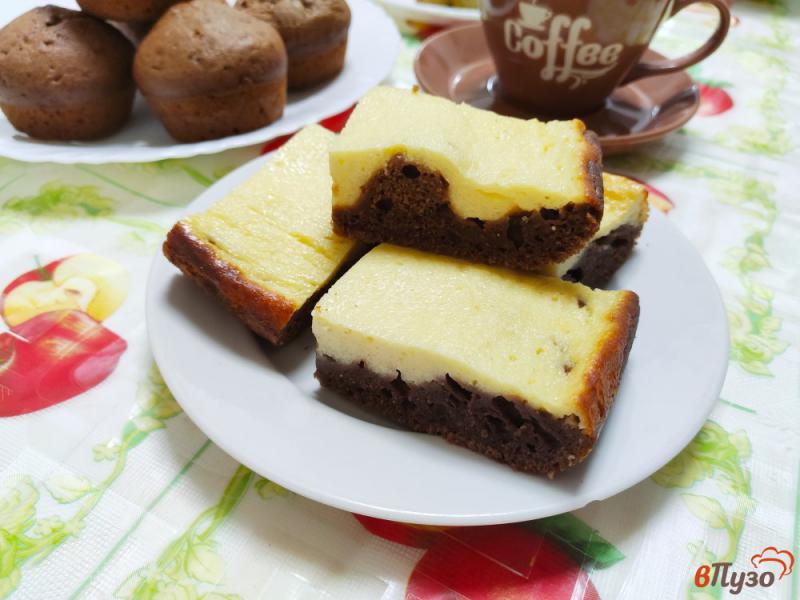 Фото приготовление рецепта: Шоколадно творожный пирог шаг №10