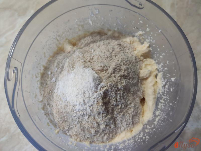 Фото приготовление рецепта: Творожный пирог с вишней шаг №3